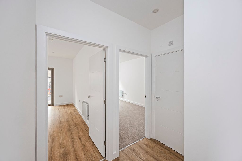 Property photo 3 of 11 Picture No. 12