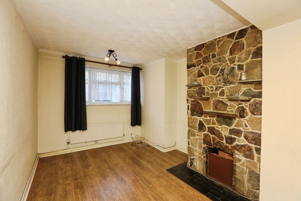 Property photo 3 of 17 Photo