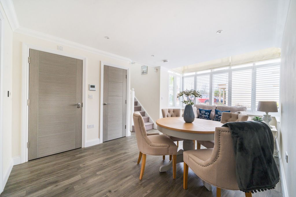 Property photo 3 of 16 Dining Room