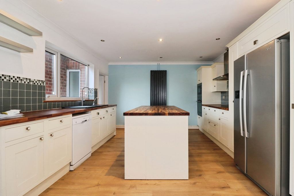 Property photo 3 of 16 Pbox-Img.Jpg