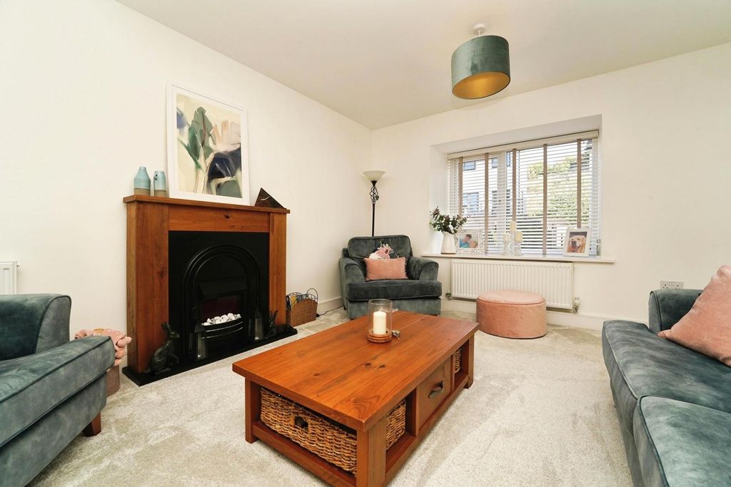 Property photo 3 of 24 Pbox-Img.Jpg