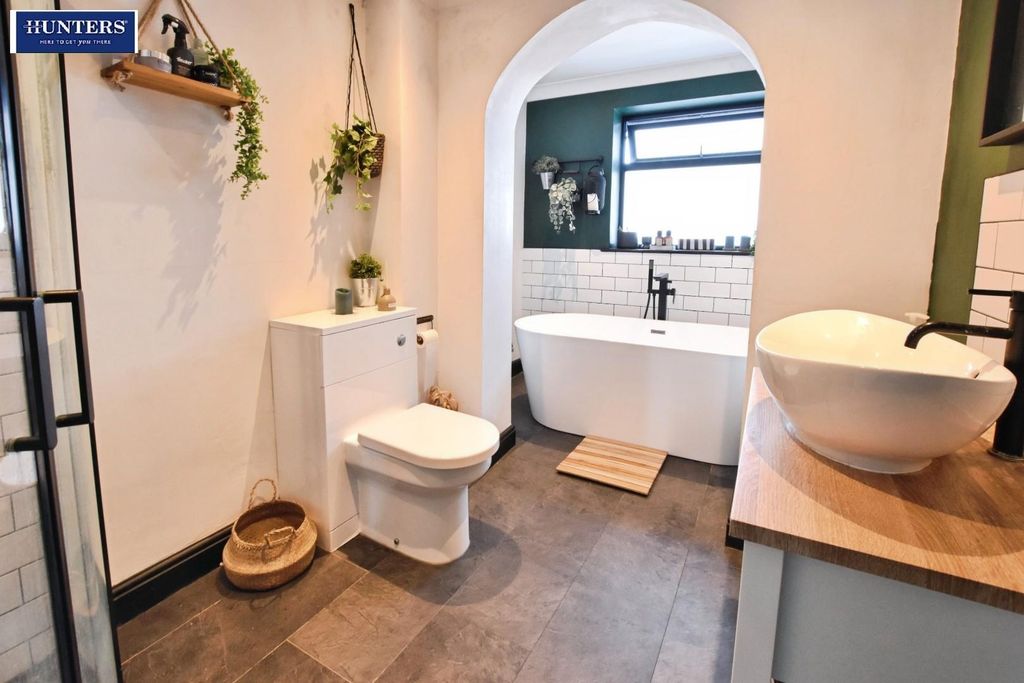 Property photo 3 of 27 Bathroom