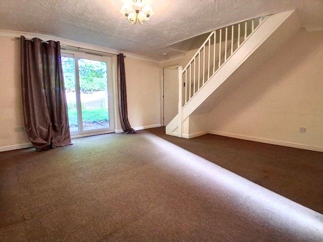 Property photo 3 of 11 Living Room