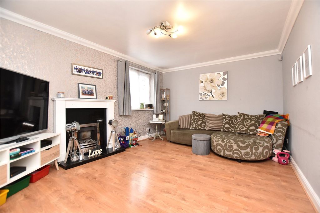 Property photo 2 of 18 Living Room