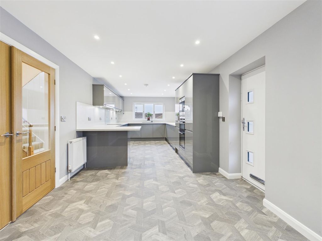 Property photo 3 of 22 Cam05476G0-Pr0117-Still003.Jpg