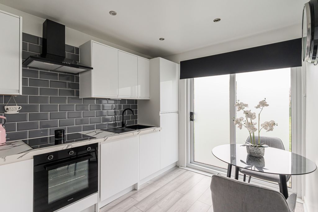 Property photo 3 of 16 Property Image 3