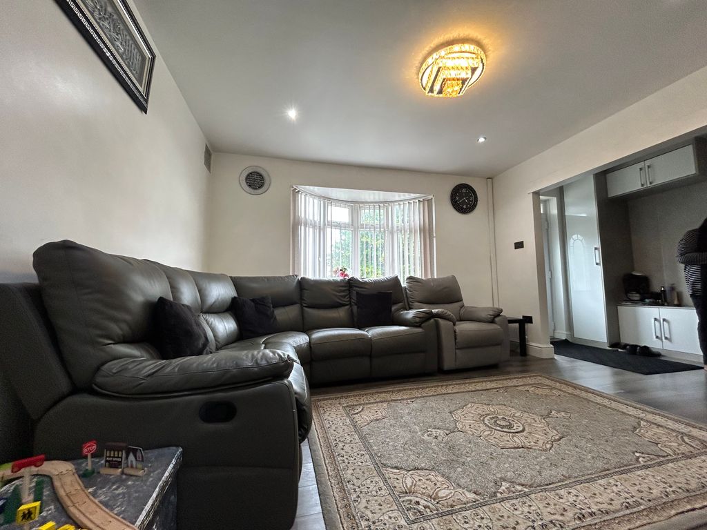 Property photo 3 of 14 Image