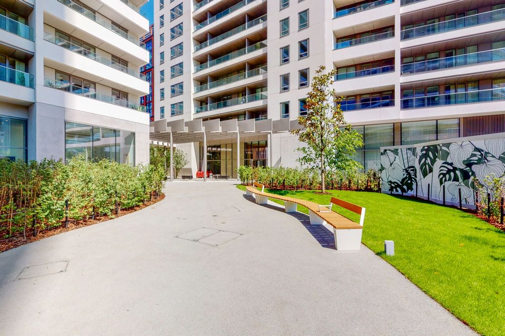 Property photo 2 of 11