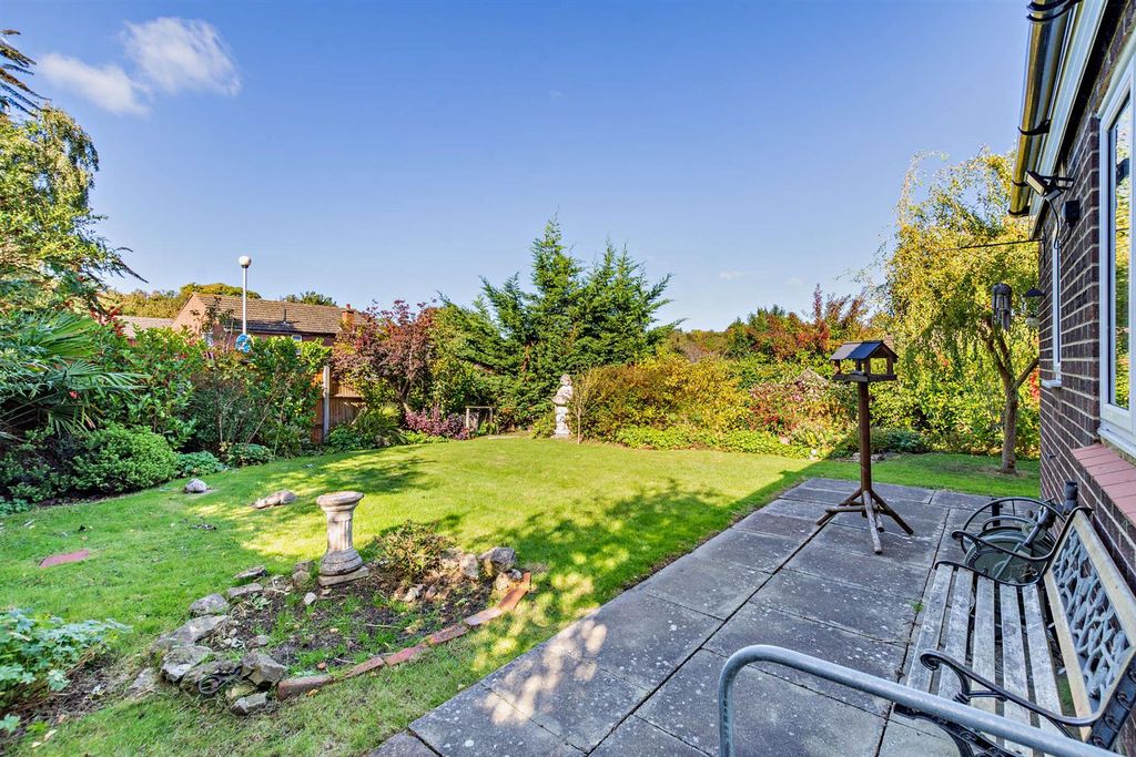 Property photo 2 of 15 8666732-Exterior01-800.Jpg