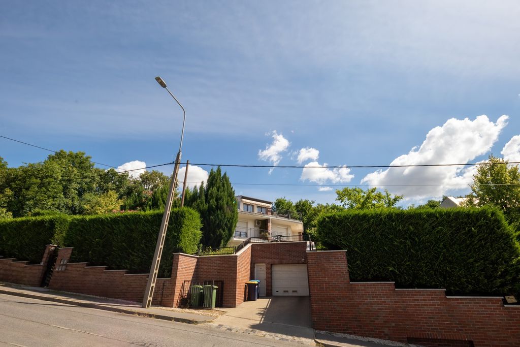 Property photo 2 of 31
