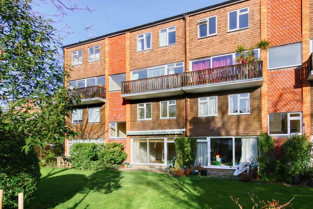 Property photo 1 of 15 Photo 11