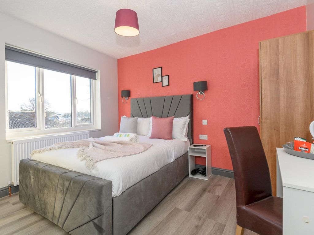 Property photo 1 of 27 Bedroom