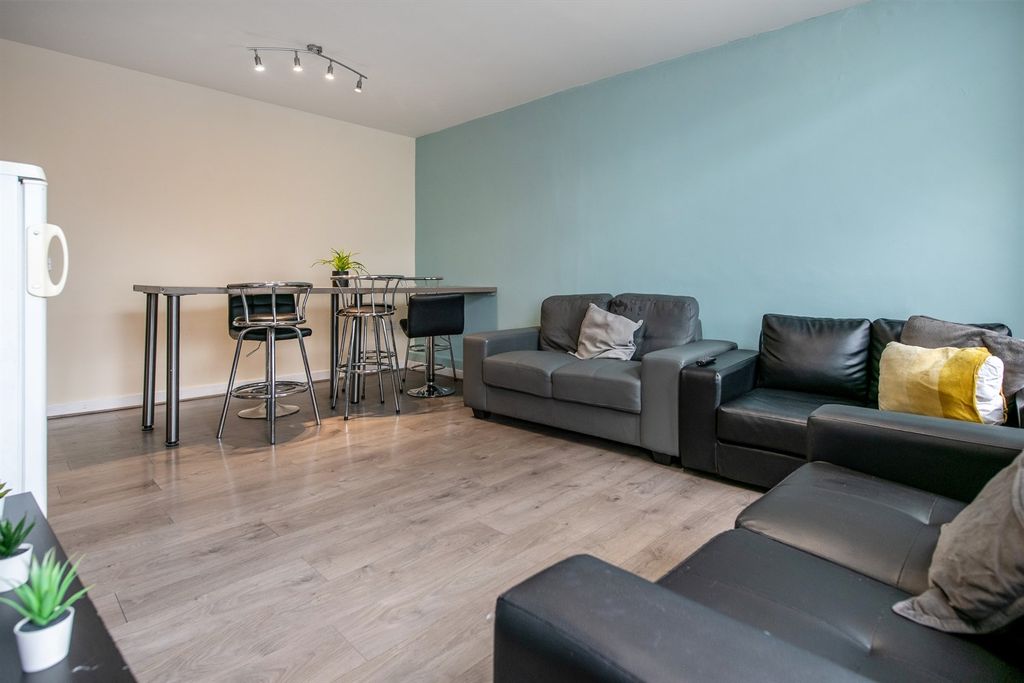 Additional image 7 of 5 bed flat to rent5-7 South Parade NG1