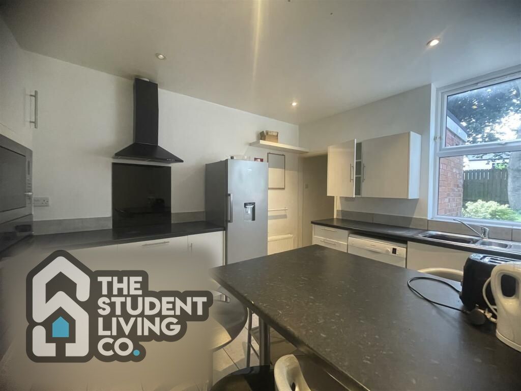Property photo 2 of 23