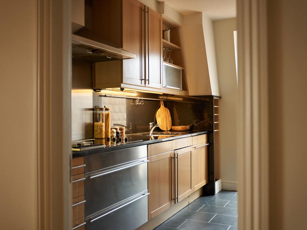 Property photo 3 of 16 Kitchen