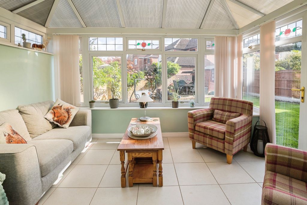 Property photo 3 of 19 Conservatory