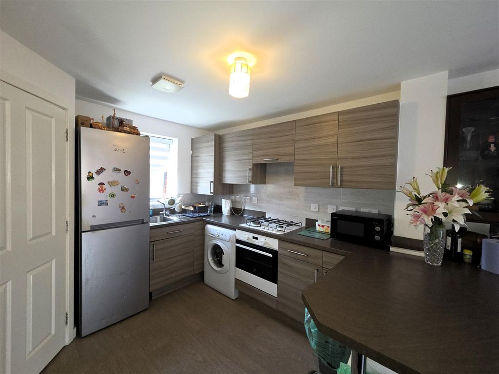 Property photo 3 of 11 Kit.Jpg