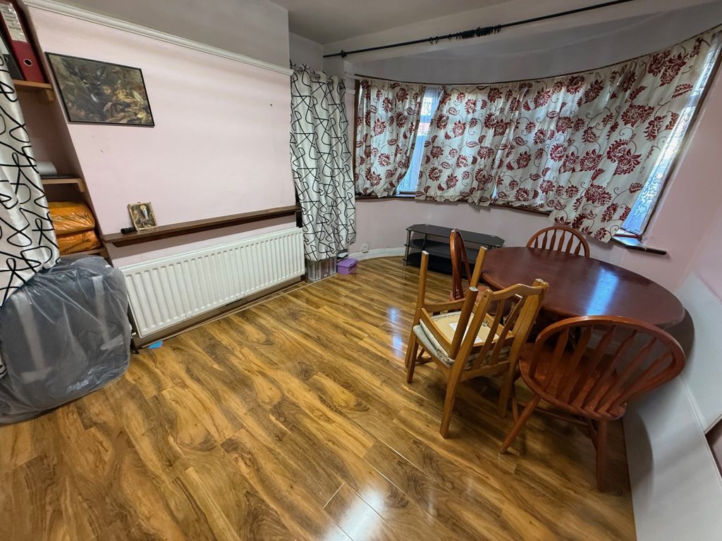 Property photo 3 of 12 Gallery