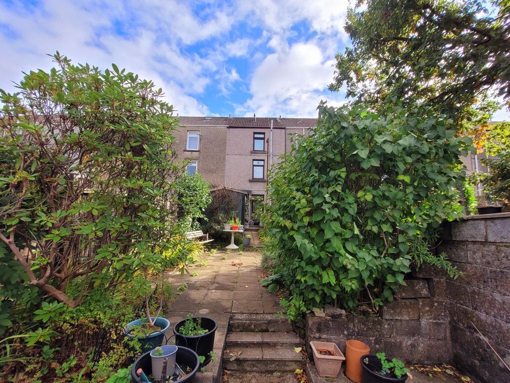 Property photo 2 of 22
