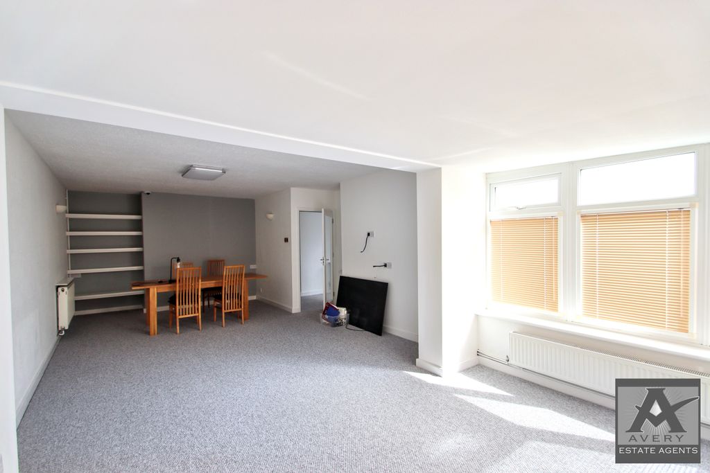 Property photo 3 of 9 Pic 2