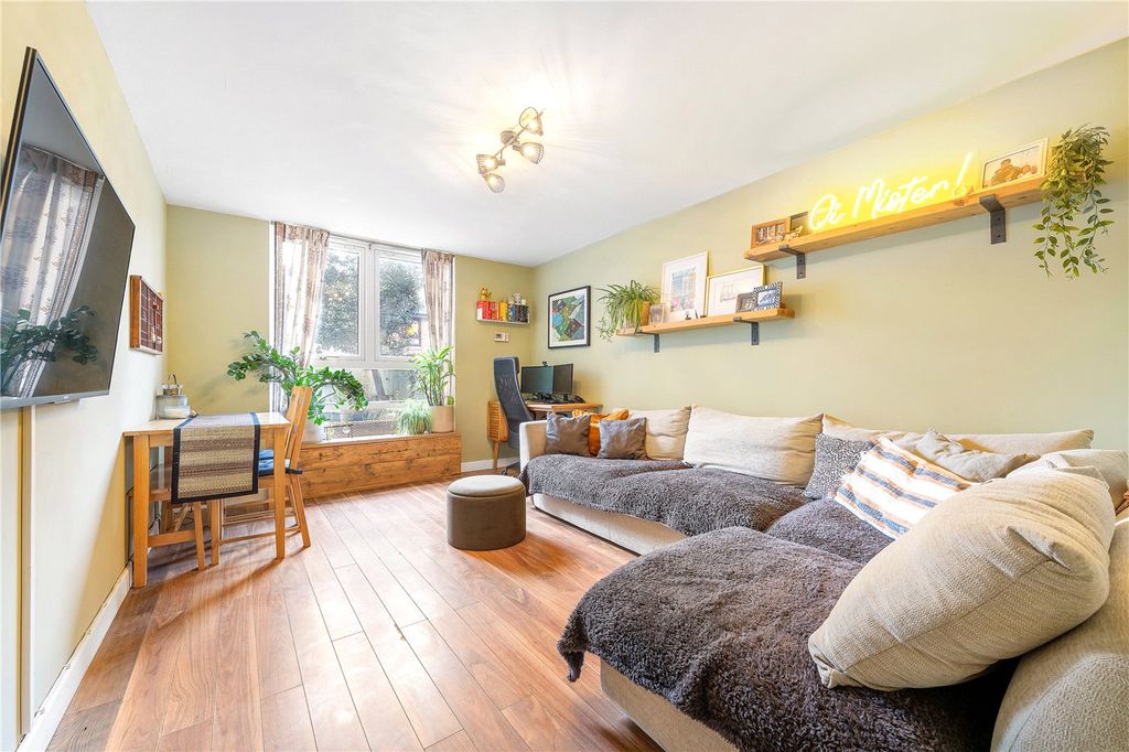 Property photo 3 of 9 Reception