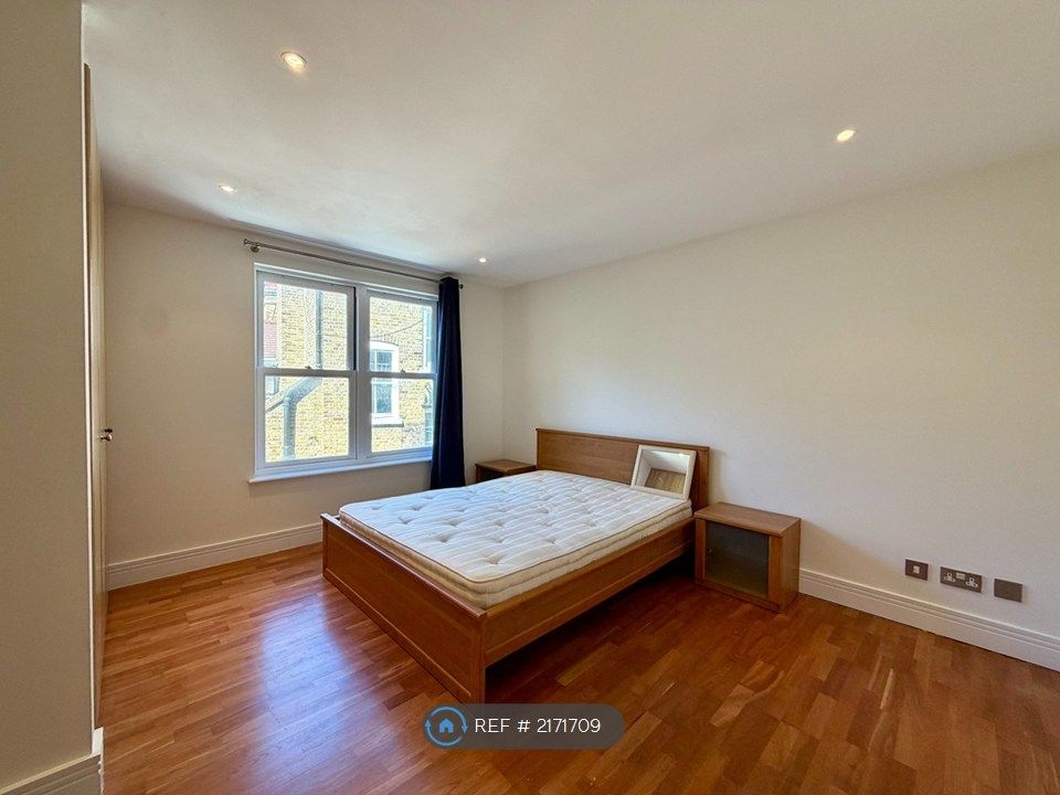 Property photo 3 of 10 Bedroom View 1