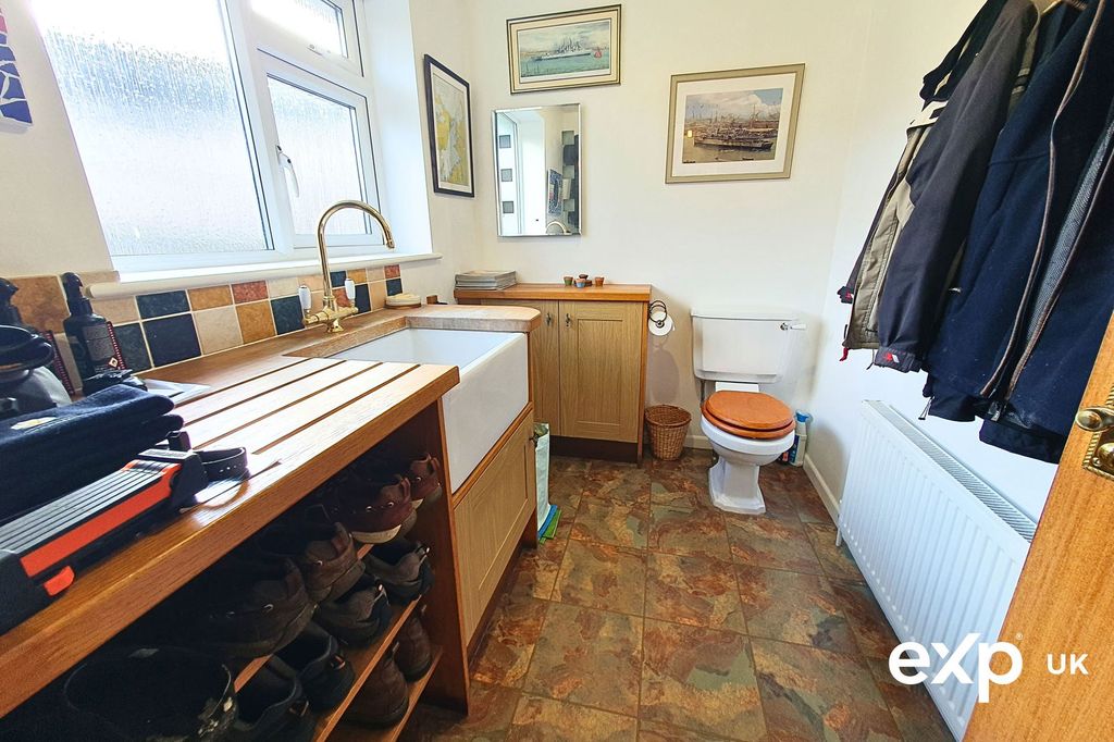 Property photo 2 of 24