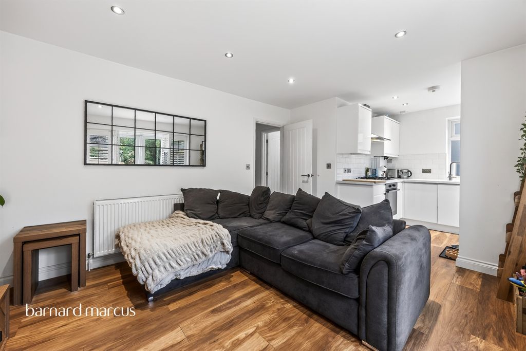 Property photo 3 of 35