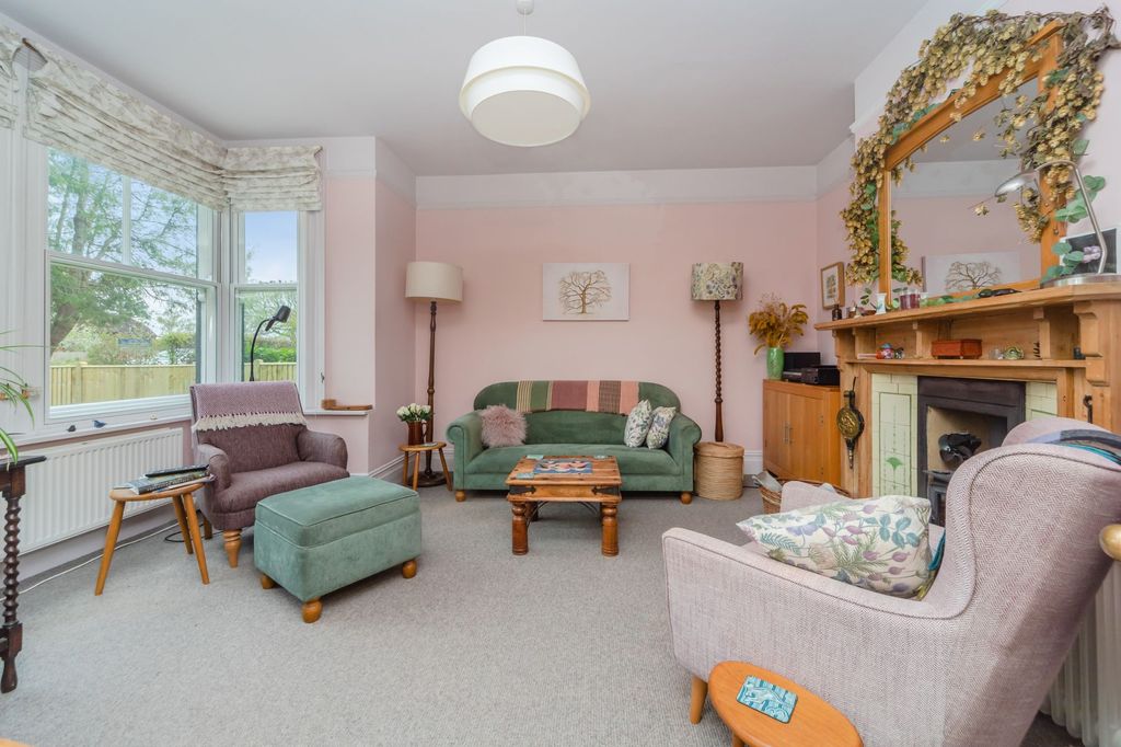 Property photo 2 of 30