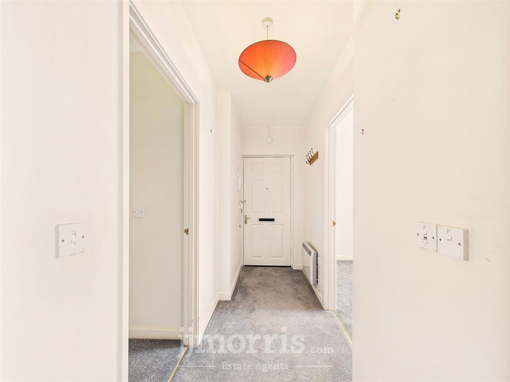 Property photo 2 of 13 Entrance Hall