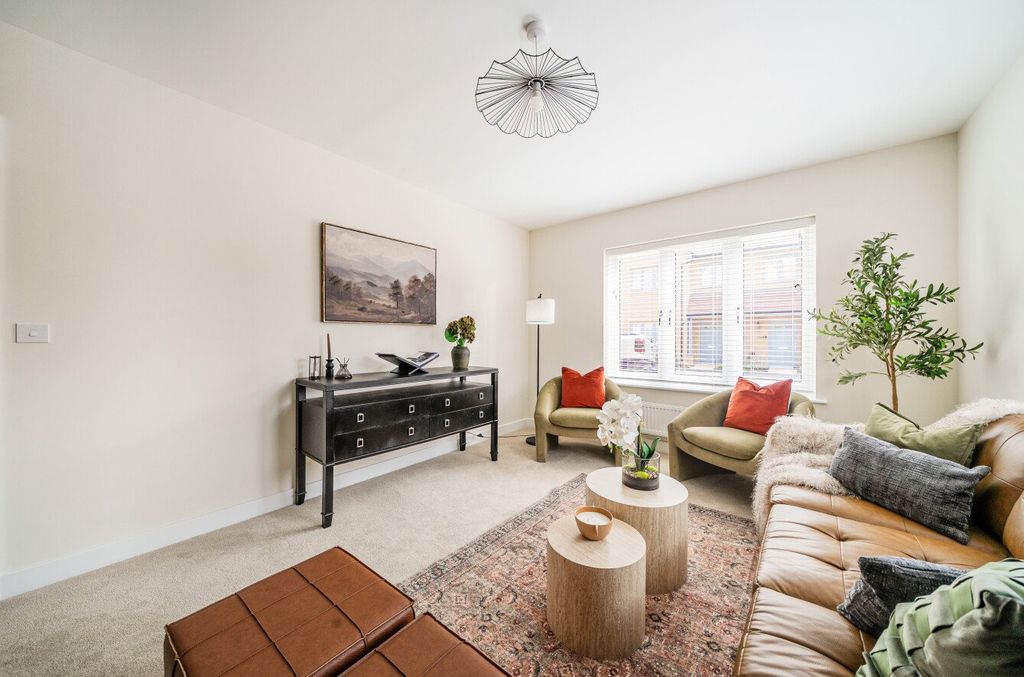 Property photo 3 of 12 1496393-39-6A5Fa2...