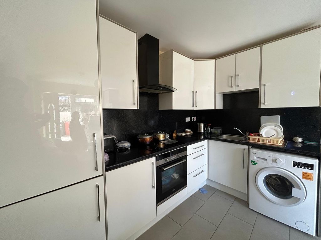 Property photo 1 of 6 3 Bed Flat To Rent King Street, Southall Ub2