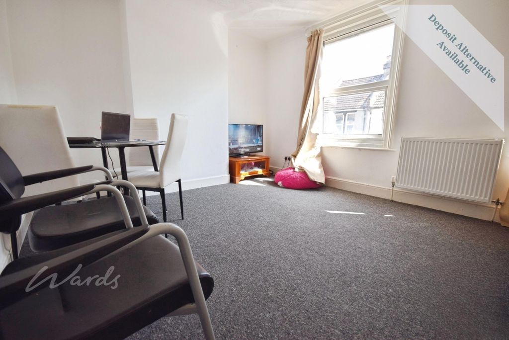 Property photo 3 of 6 Balmoral Lounge