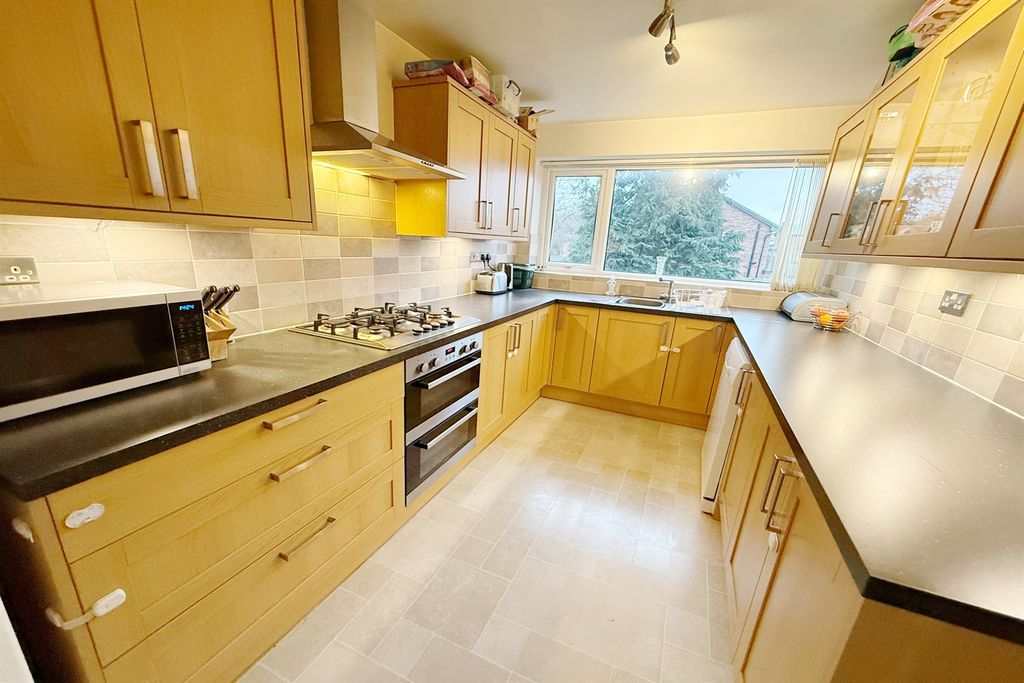 Property photo 3 of 16 Kitchen