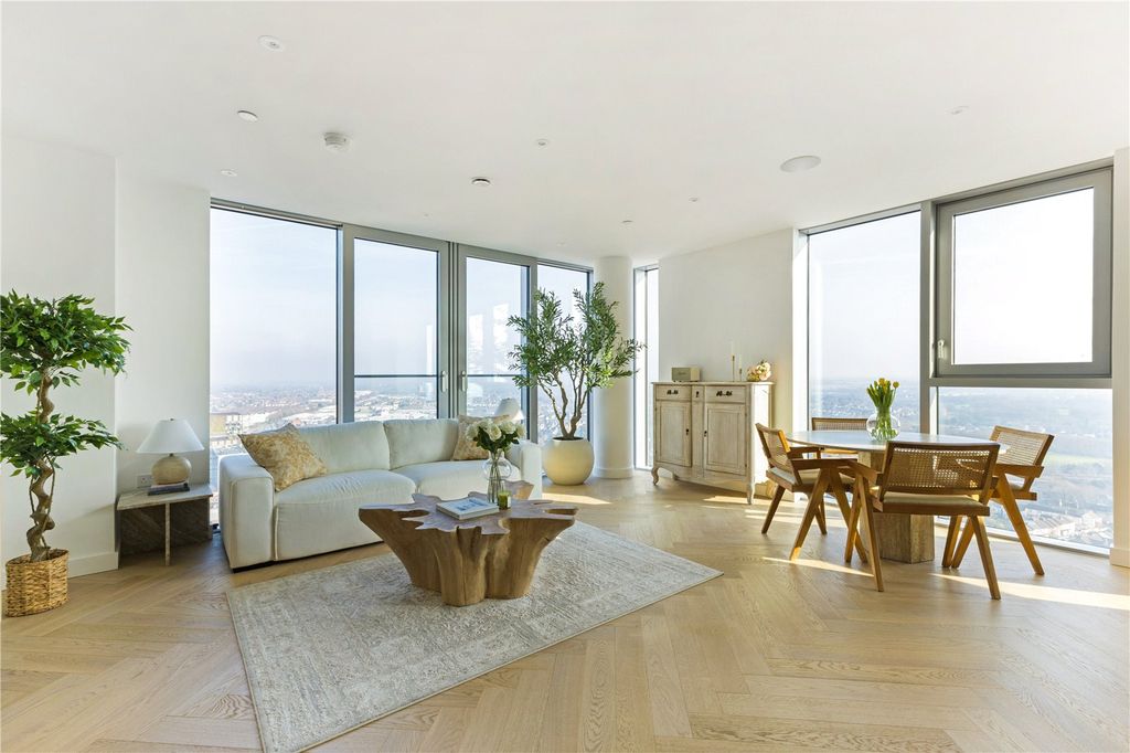 Property photo 1 of 14 Sitting/Dining Room