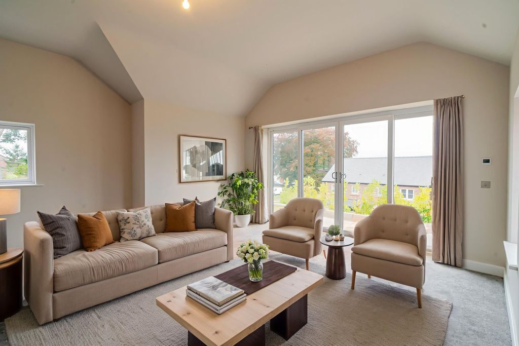 Property photo 2 of 33