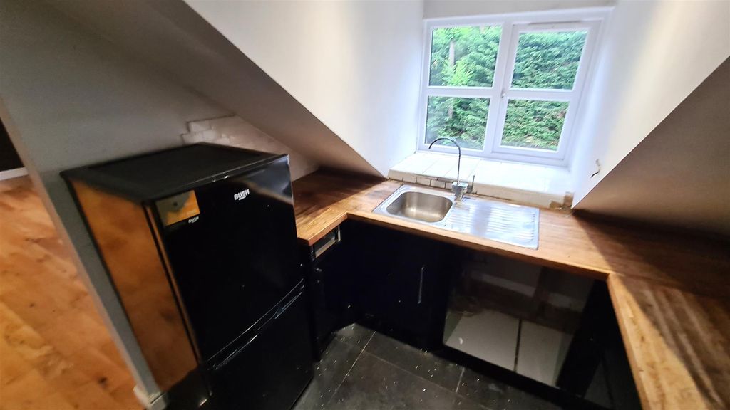 Property photo 3 of 14 Kitchen