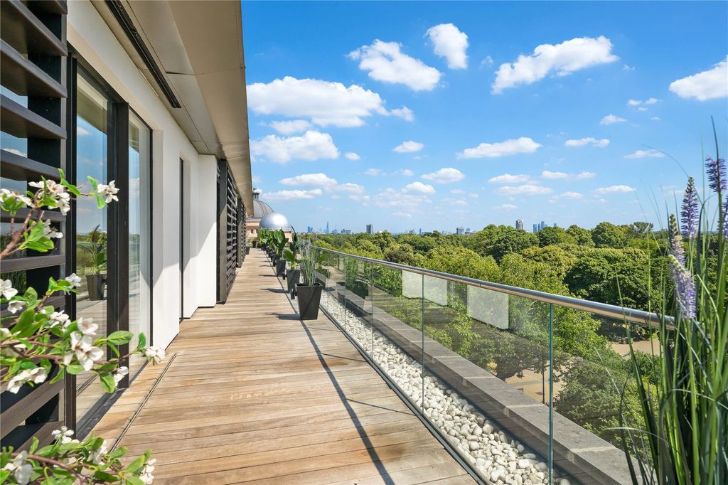 Property photo 3 of 24 Roof Terrace