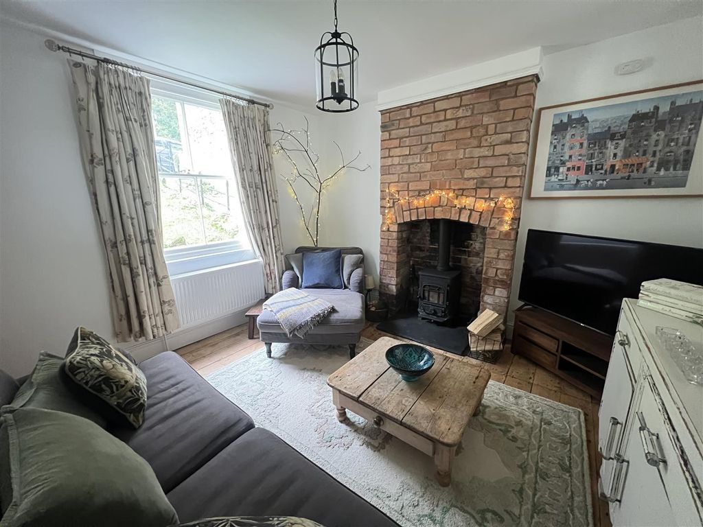 Property photo 2 of 32 Snug.Jpeg