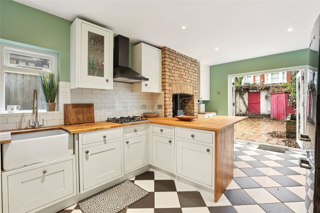 Property photo 3 of 14 Kitchen