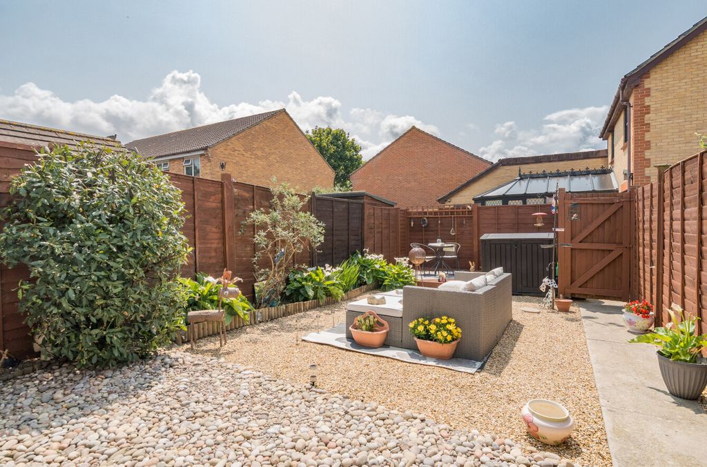 Property photo 2 of 14 1298792-34-684041...