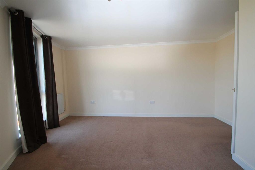 Property photo 3 of 7 Bedroom