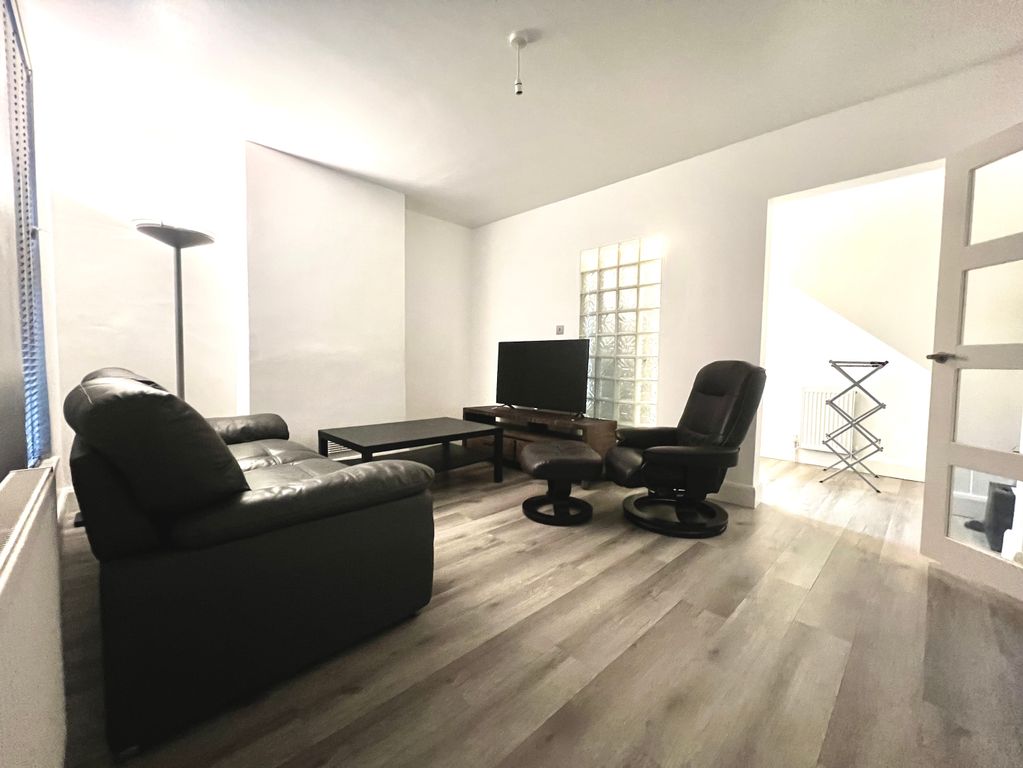 Property photo 2 of 9 Living Room