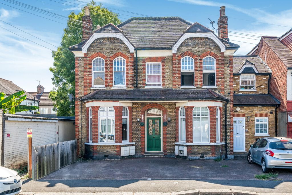 Property photo 1 of 14 1-6A7d74726F66c-1...