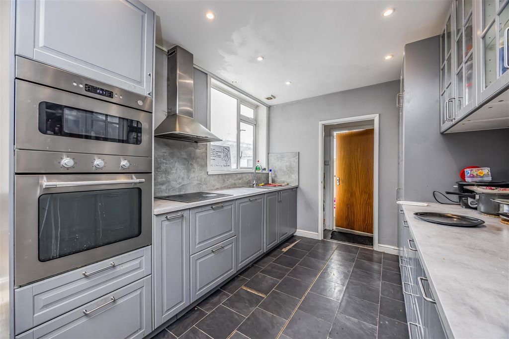 Property photo 3 of 13 66 Manners Road, Southsea-Small-Porticomarketing-N