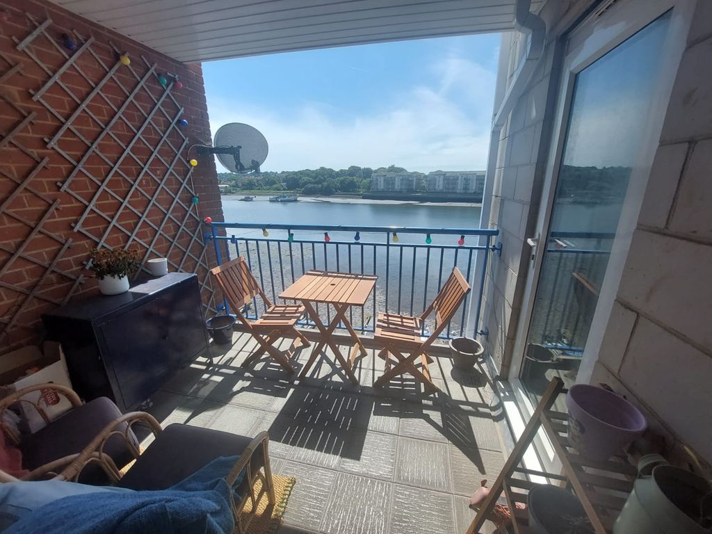 Property photo 2 of 9 Balcony