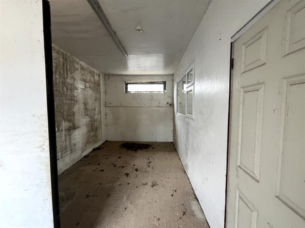 Property photo 2 of 9 Storage Unit.Jpg