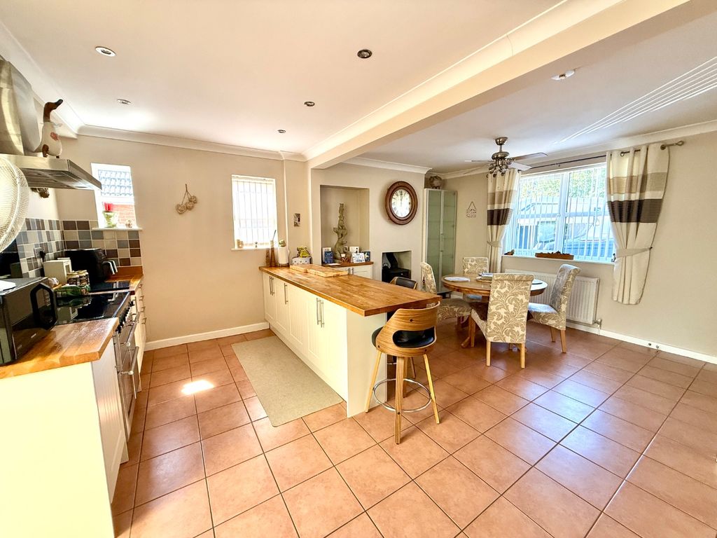 Property photo 3 of 52 5346403