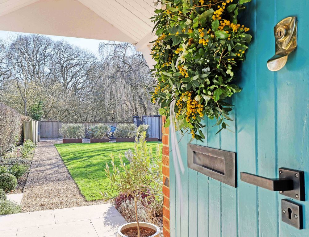 Property photo 2 of 28