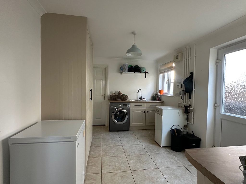 Property photo 3 of 23 Picture No. 28